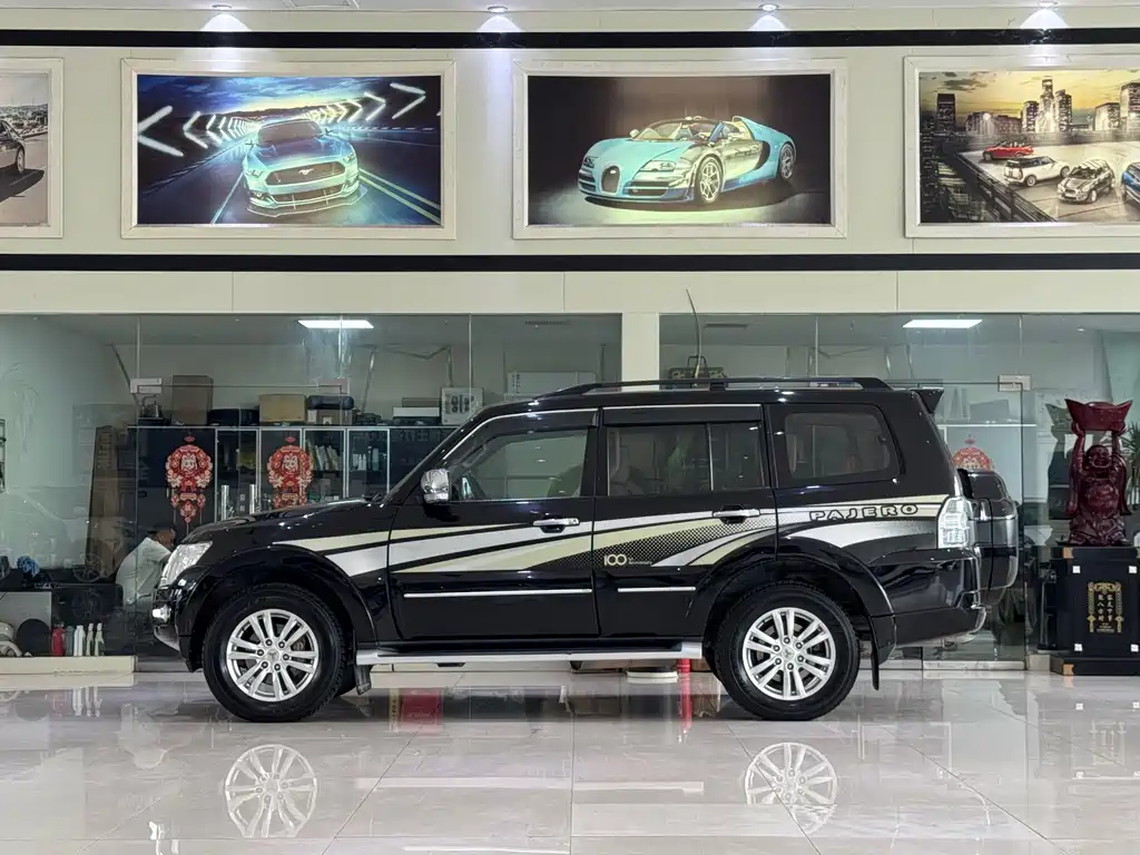 Mitsubishi Pajero (Import) — миниатюра 3