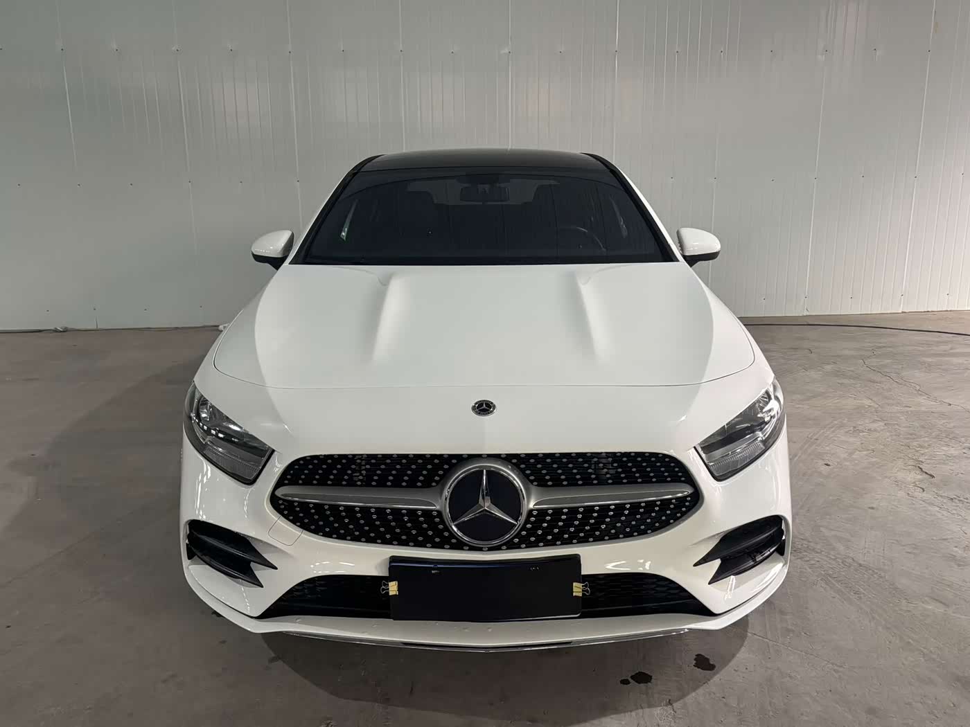 Mercedes-Benz A-Class 1.3 л 2022 г. Белый, пробег 32000 км