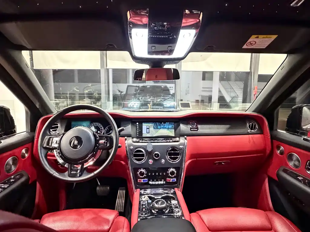 Rolls-Royce Cullinan 2024 мест