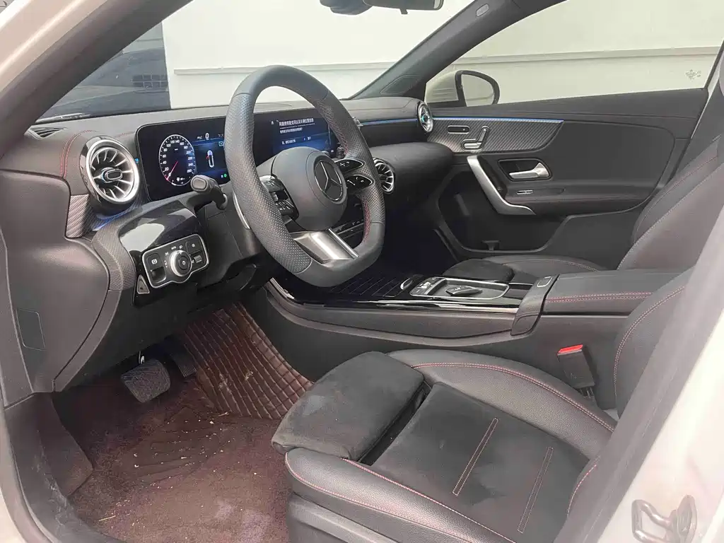 Mercedes-Benz A-Class A 2024 A 200 L Fashion