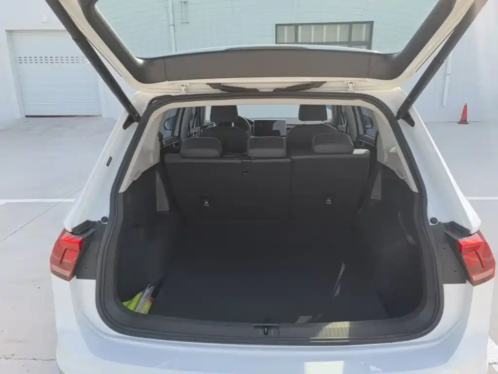 Volkswagen Tiguan L — миниатюра 19