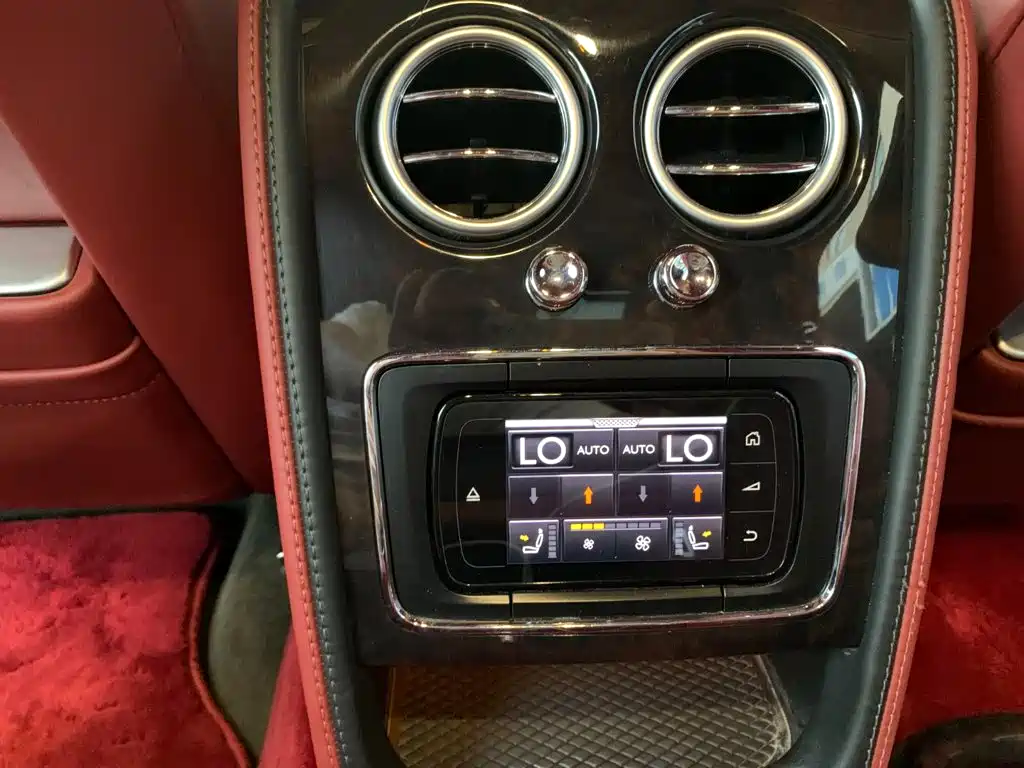 Bentley Flying Spur — миниатюра 12