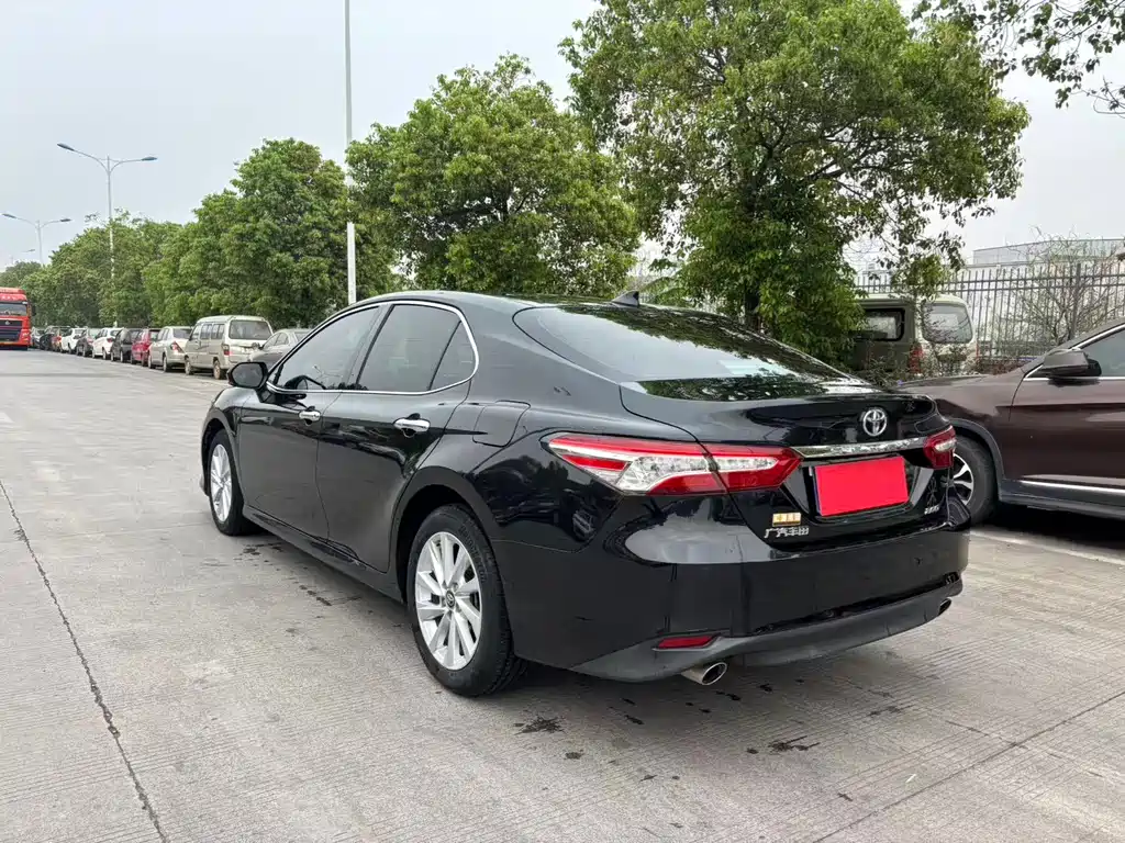 Toyota Camry 2021 2.0G Luxury