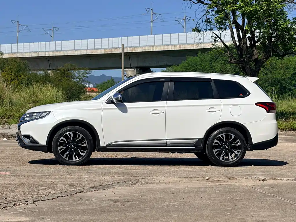 Mitsubishi Outlander — миниатюра 4