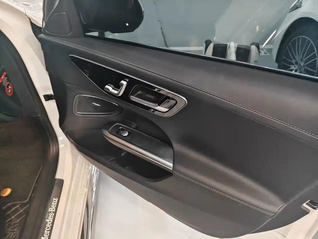 Mercedes-Benz C-Class — миниатюра 21
