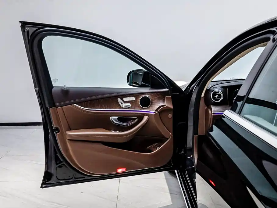 Mercedes-Benz E-Class — миниатюра 7