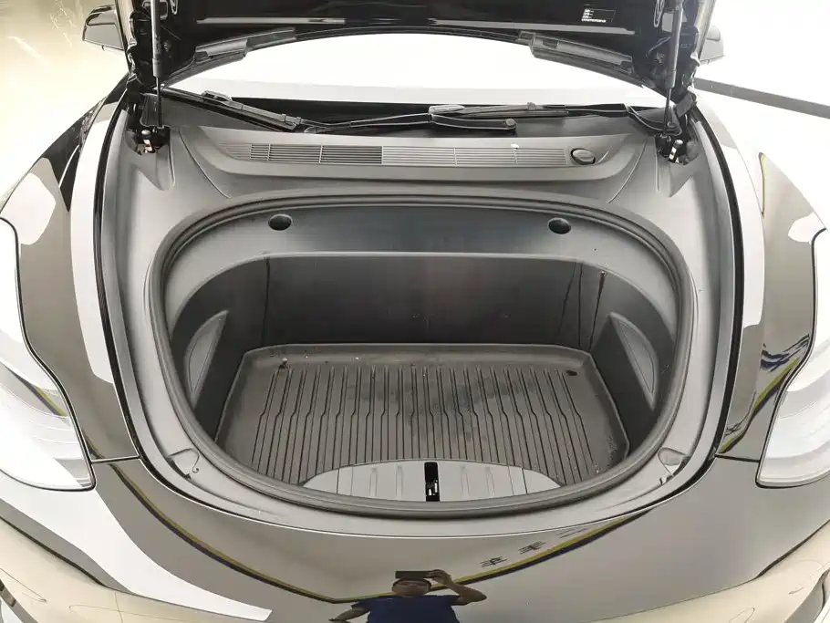 Tesla Model 3 — миниатюра 10