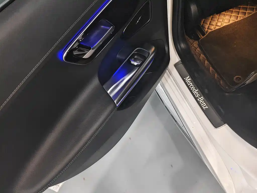 Mercedes-Benz C-Class — миниатюра 10