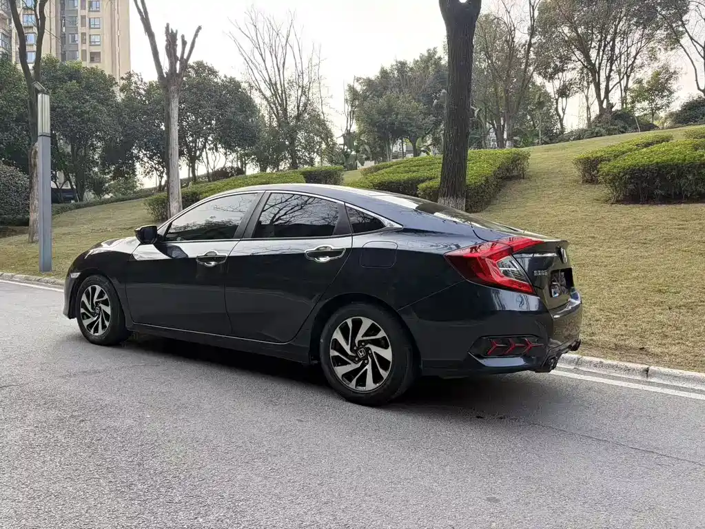 Honda Civic 2016 220TURBO CVT Luxury