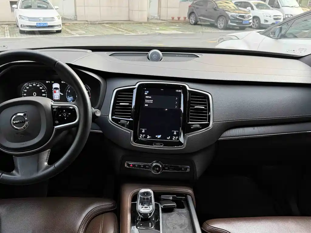 Volvo XC90 — миниатюра 18