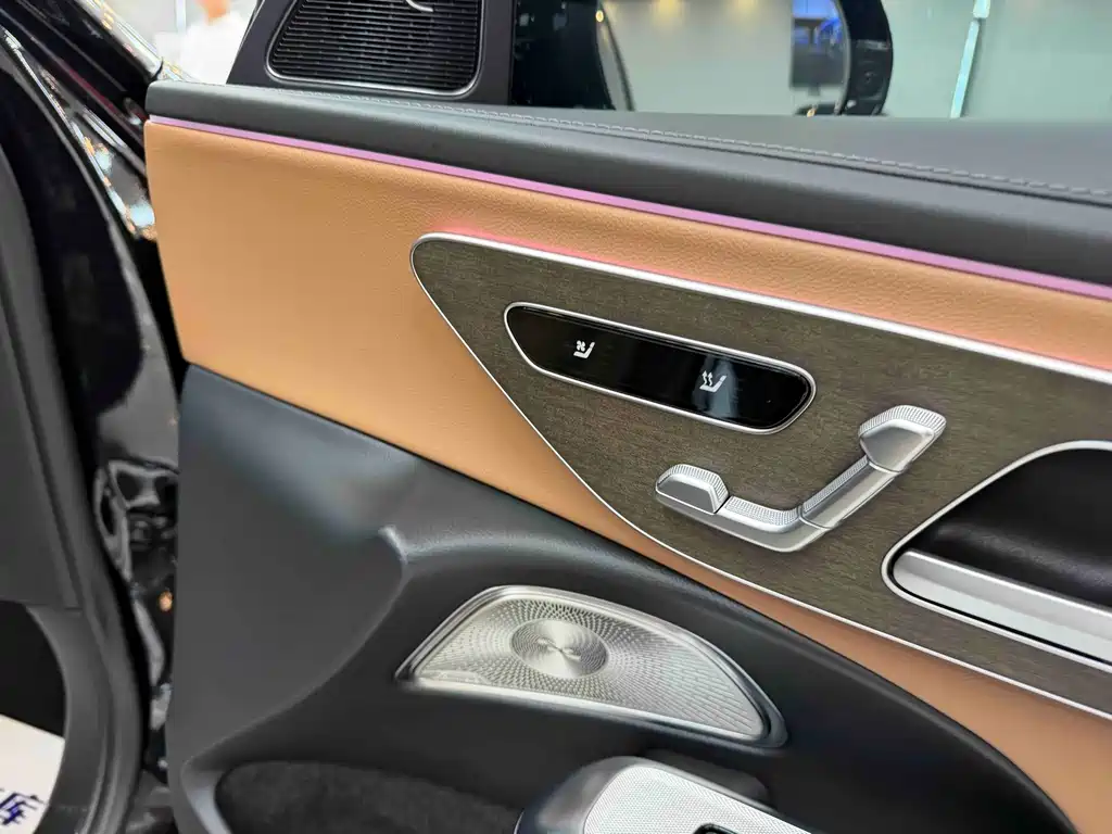 Mercedes-Benz E-Class — миниатюра 16