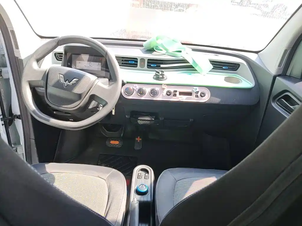 Wuling MINIEV — миниатюра 10