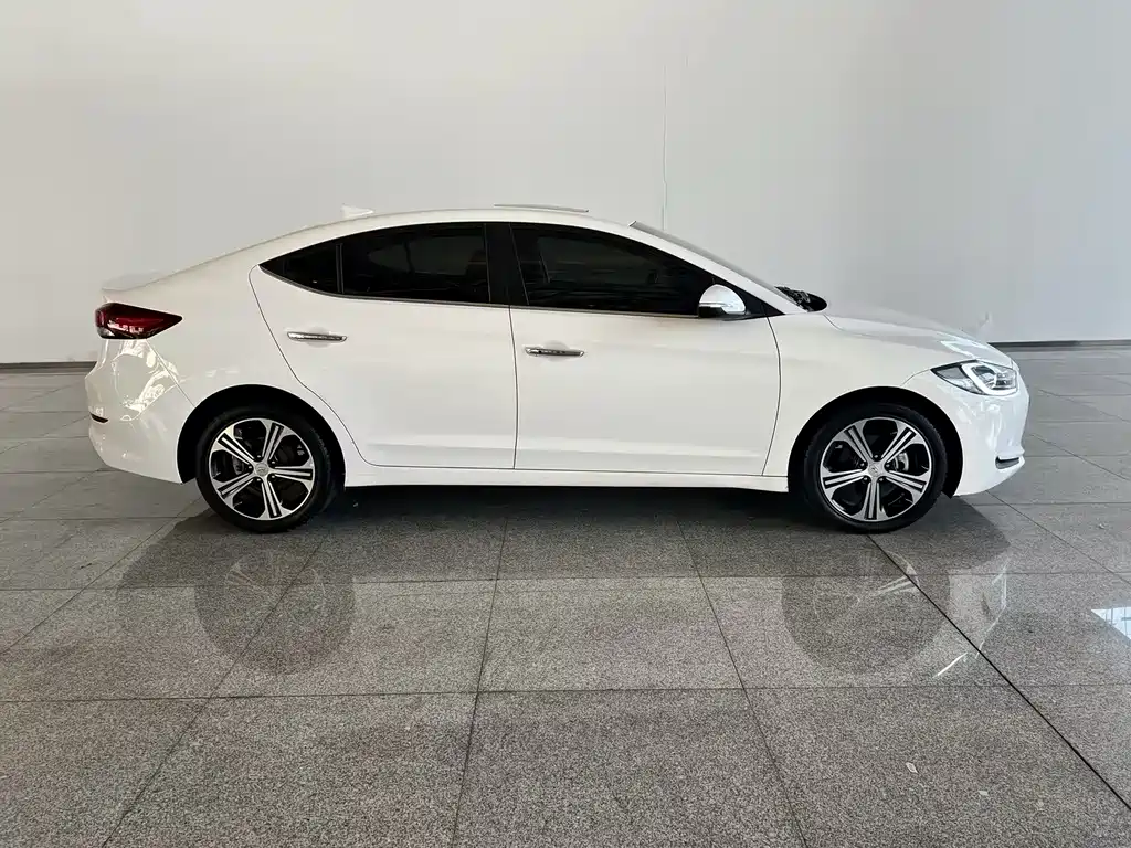 Hyundai Elantra — миниатюра 2