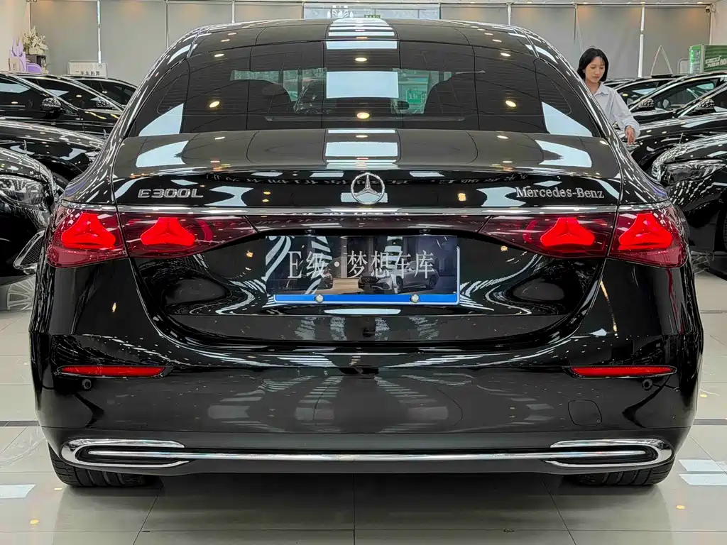 Mercedes-Benz E-Class — миниатюра 18