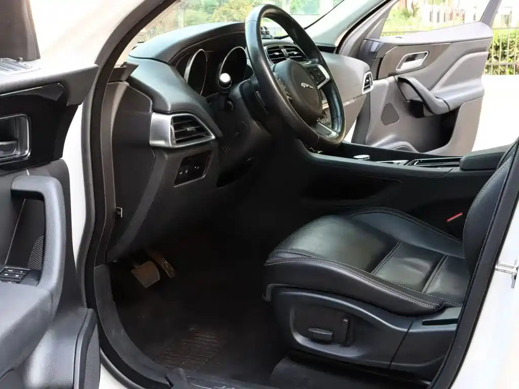 Jaguar F-PACE — миниатюра 6
