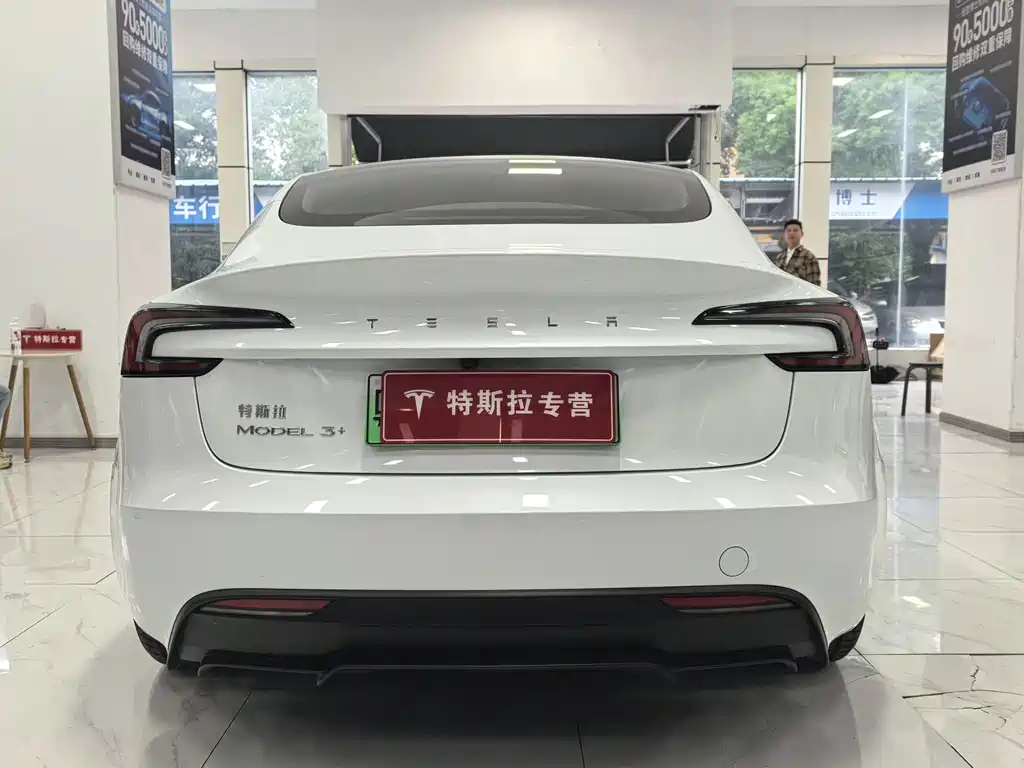 Tesla Model 3 — миниатюра 16