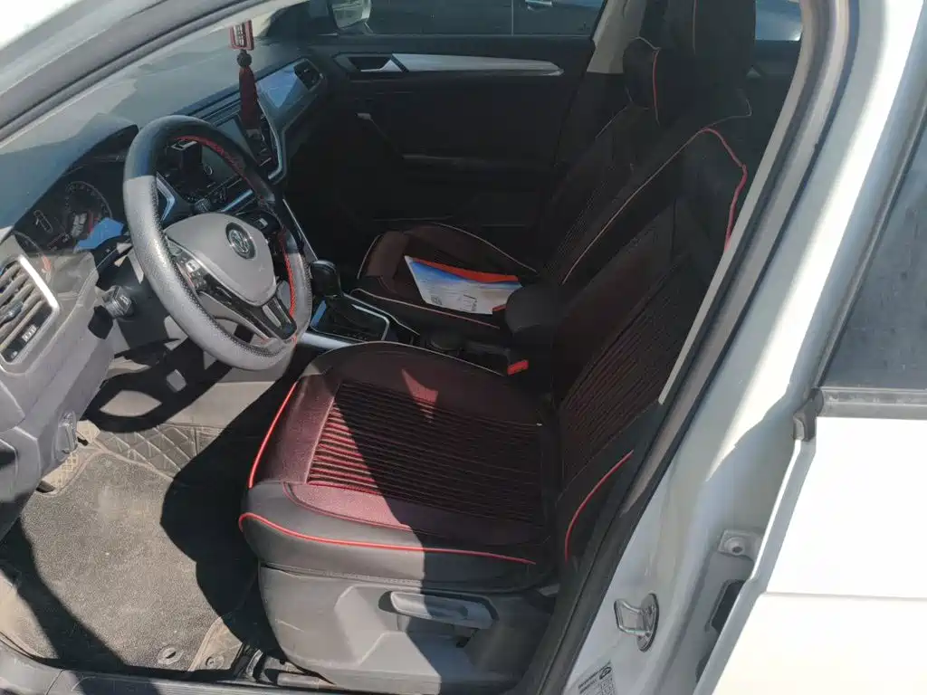 Volkswagen T-Roc — миниатюра 16