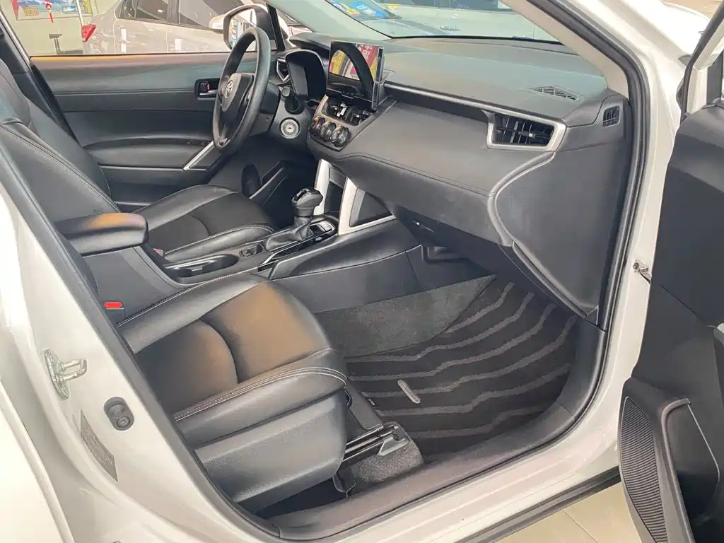 Toyota Corolla Cross — миниатюра 7