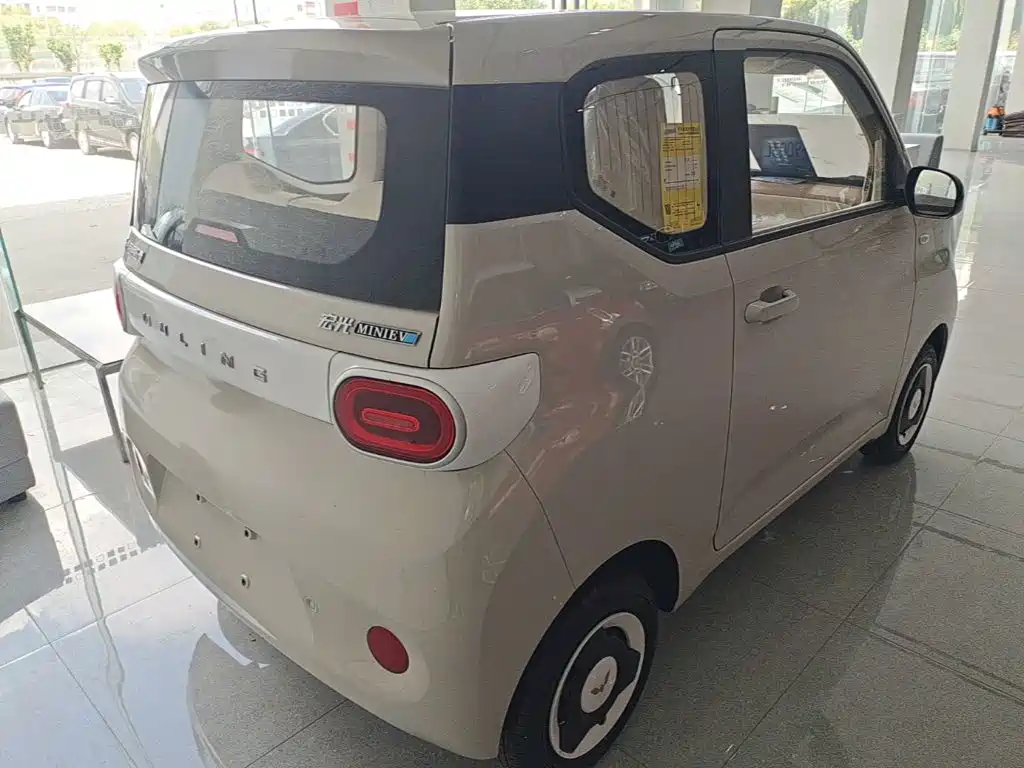 Wuling MINIEV — миниатюра 7