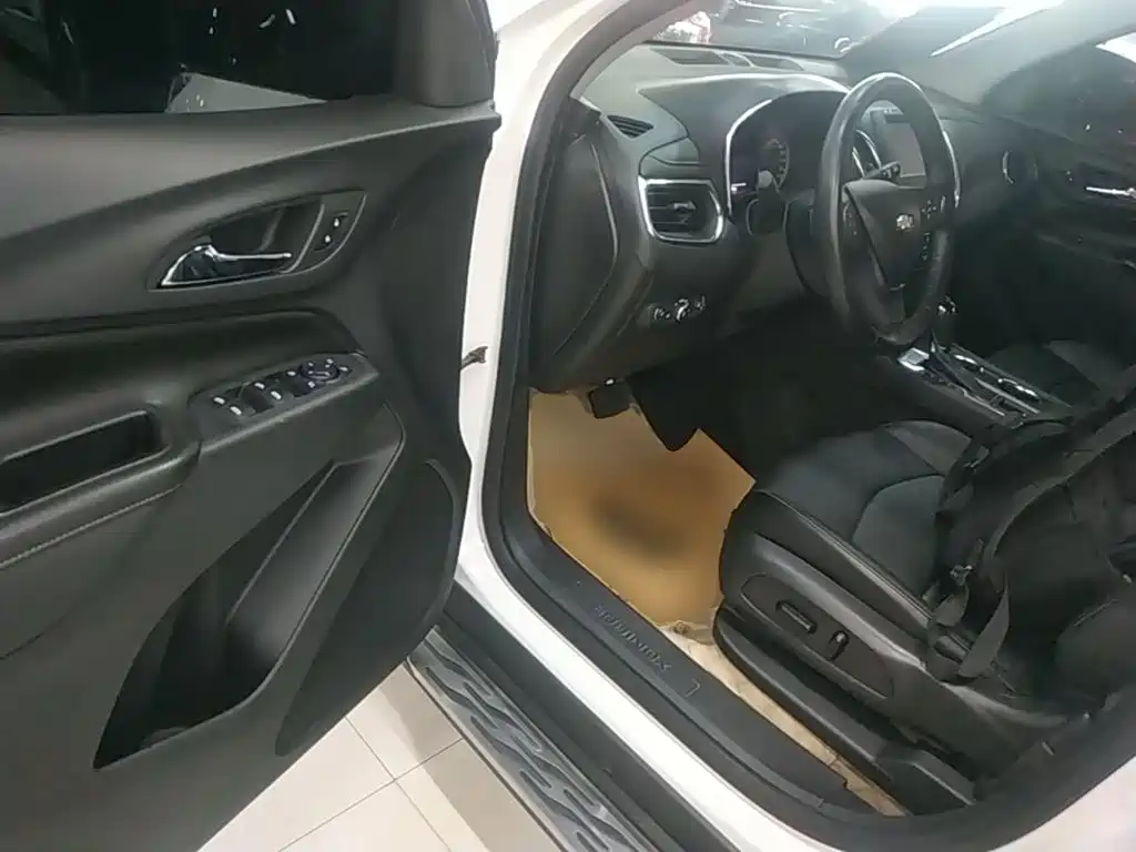 Chevrolet Equinox — миниатюра 16