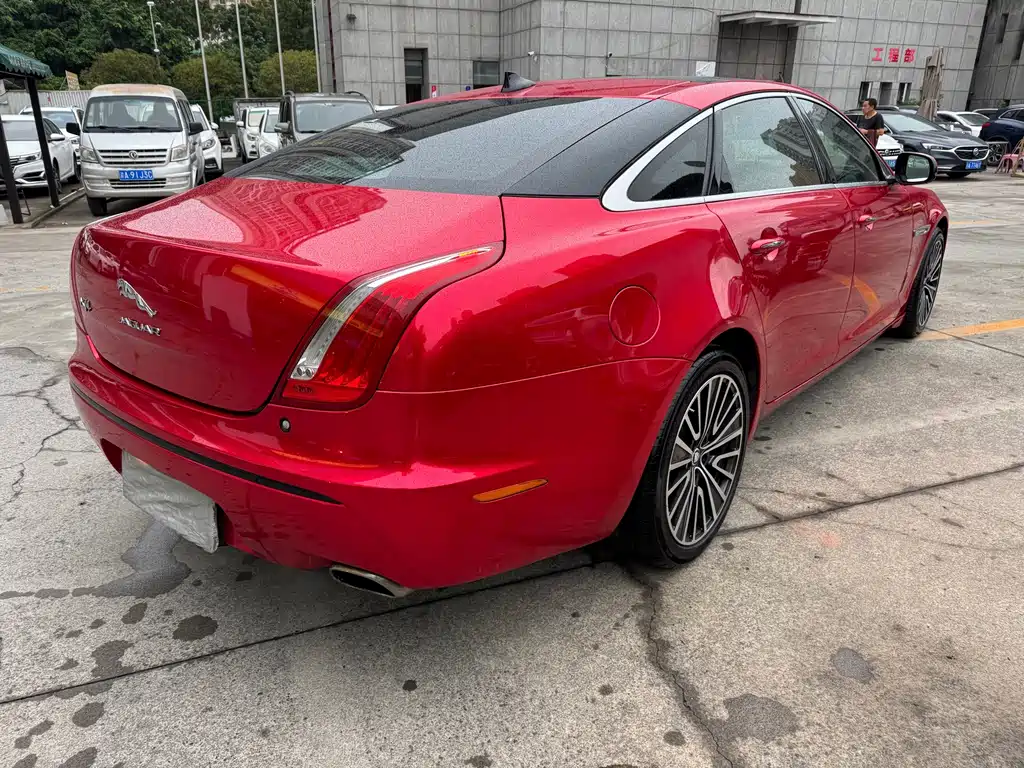 Jaguar XJ — миниатюра 7