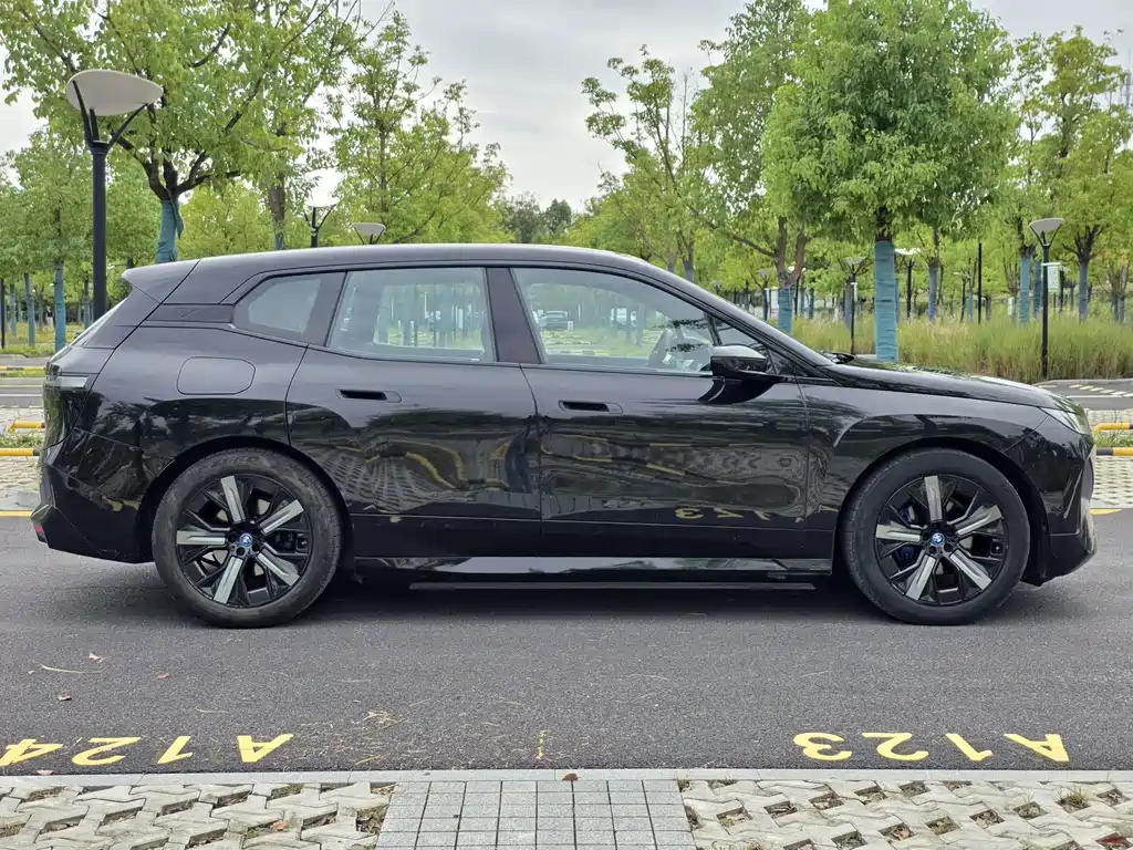 BMW iX — миниатюра 8