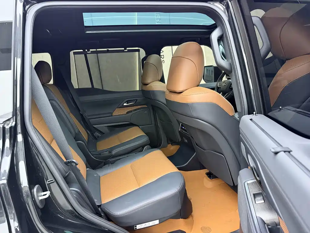 Lexus LX — миниатюра 10