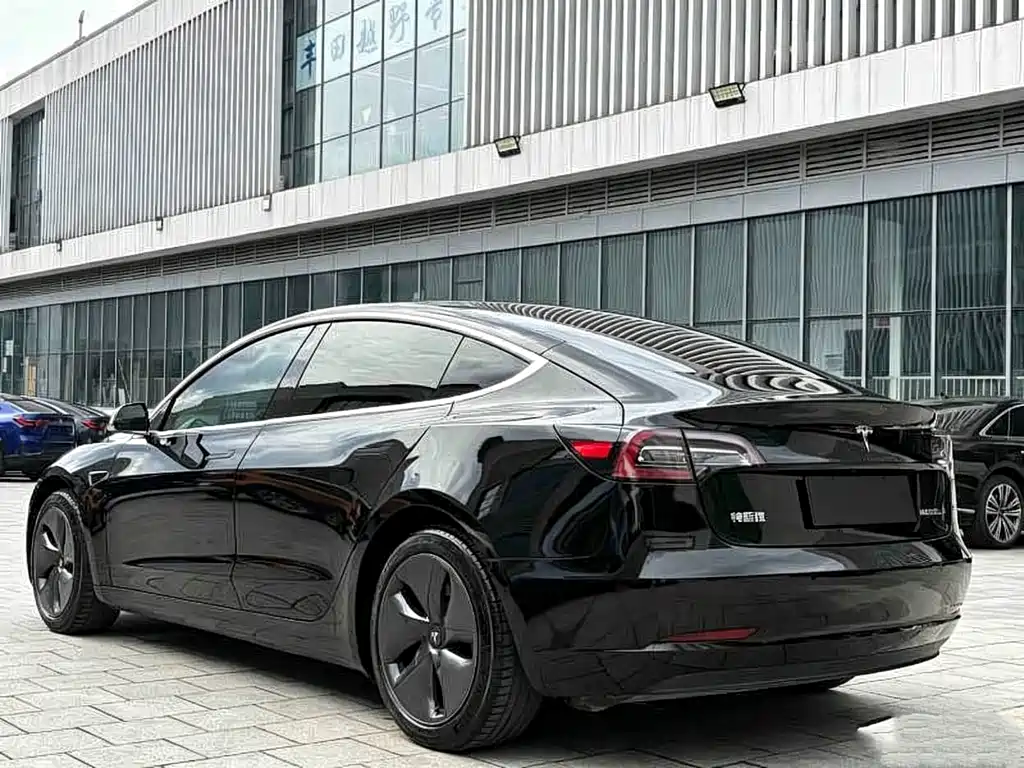 Tesla Model 3 — миниатюра 9