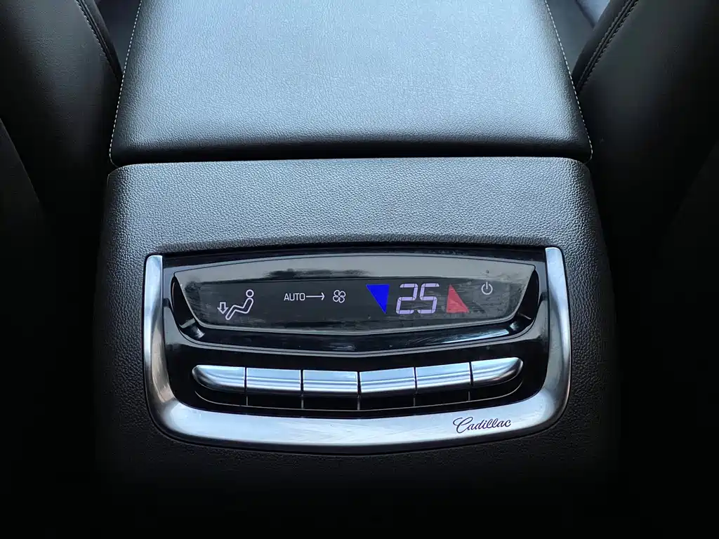 Cadillac XT6 — миниатюра 16