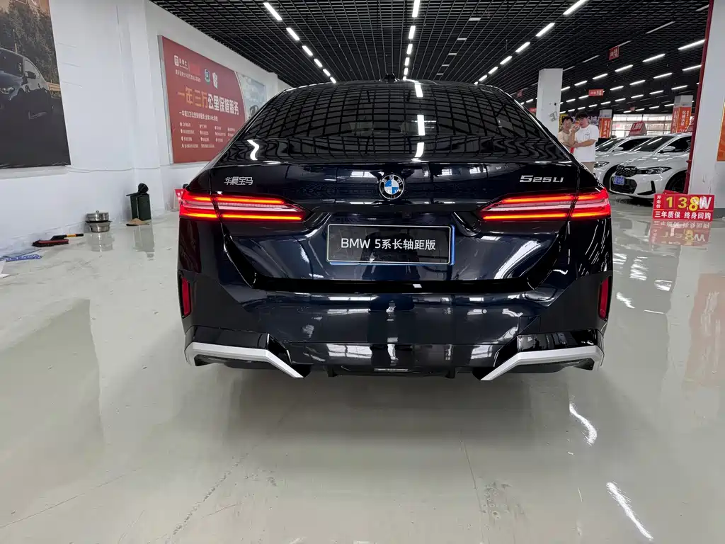 BMW 5 Series — миниатюра 14