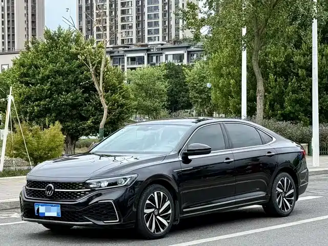 VOLKSWAGEN PASSAT 2022
