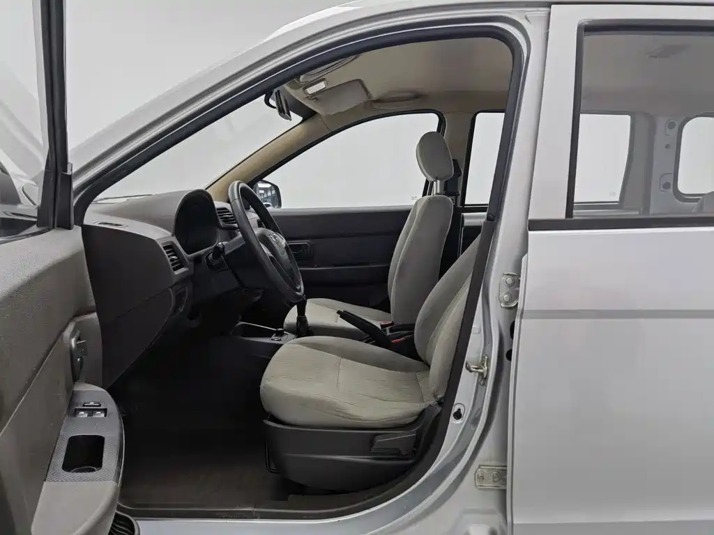 Wuling Hongguang — миниатюра 10