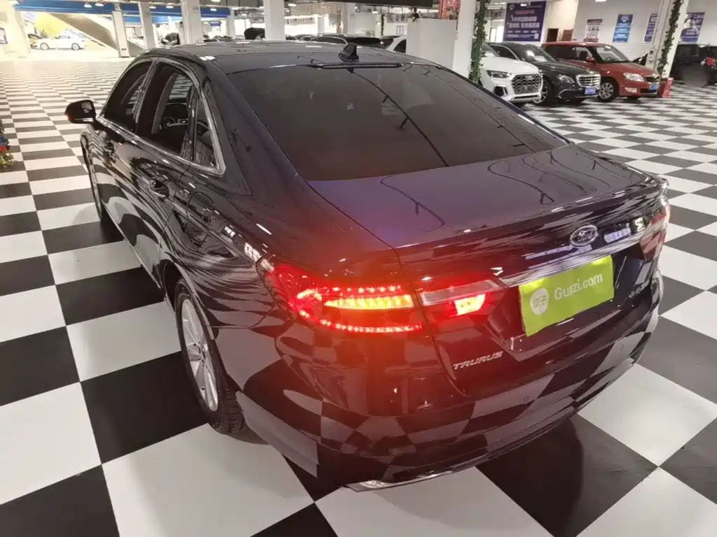 Ford Taurus — миниатюра 5