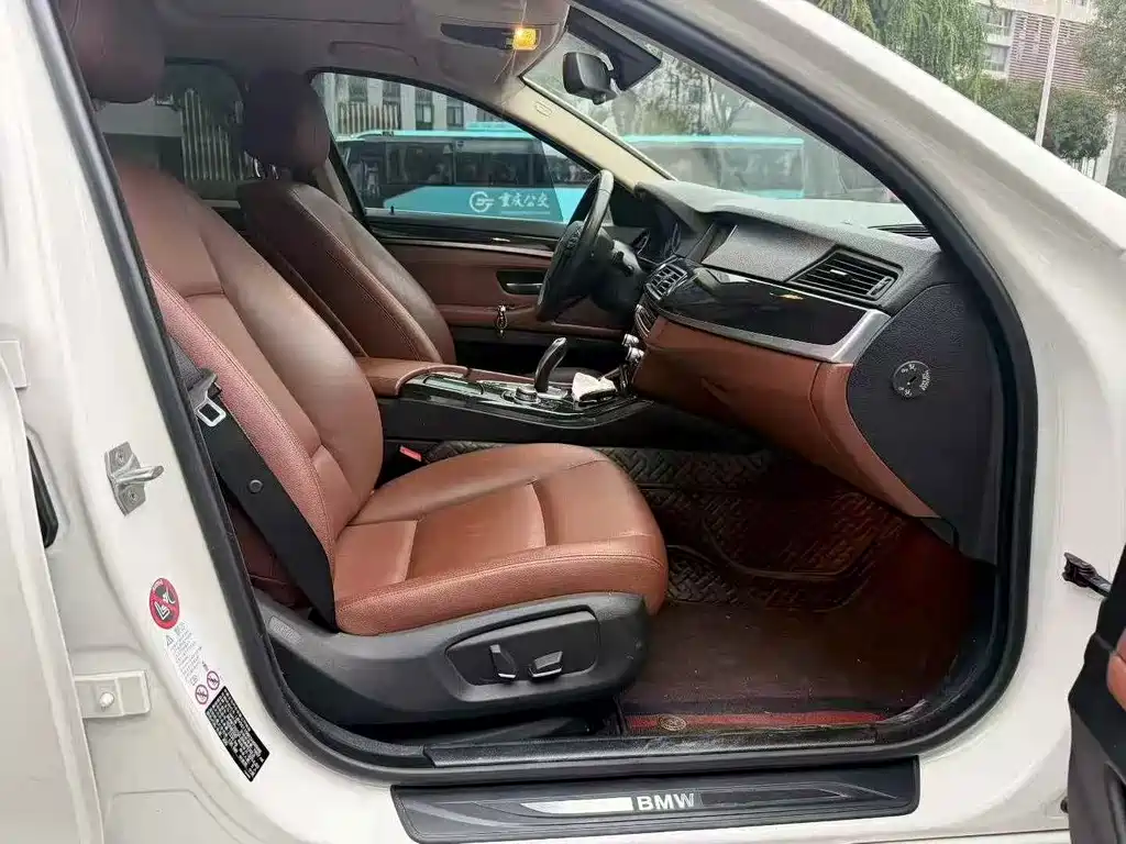 BMW 5 Series — миниатюра 4