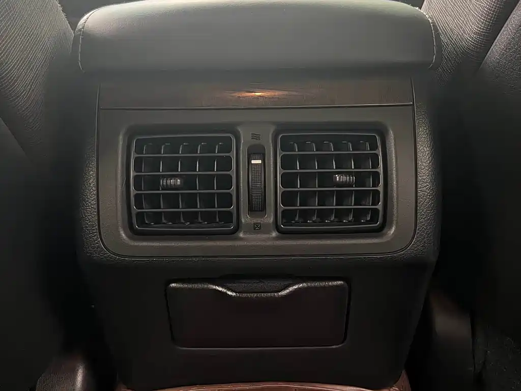 Toyota Reiz — миниатюра 6