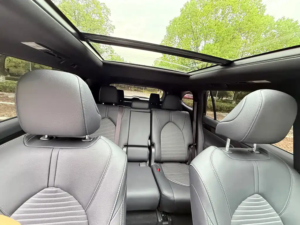 Toyota Crown Kluger — миниатюра 13