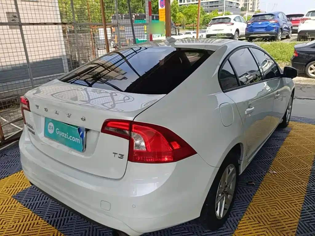 Volvo S60 — миниатюра 7