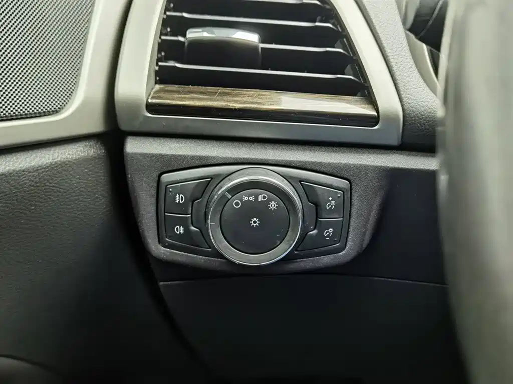 Ford Mondeo — миниатюра 21