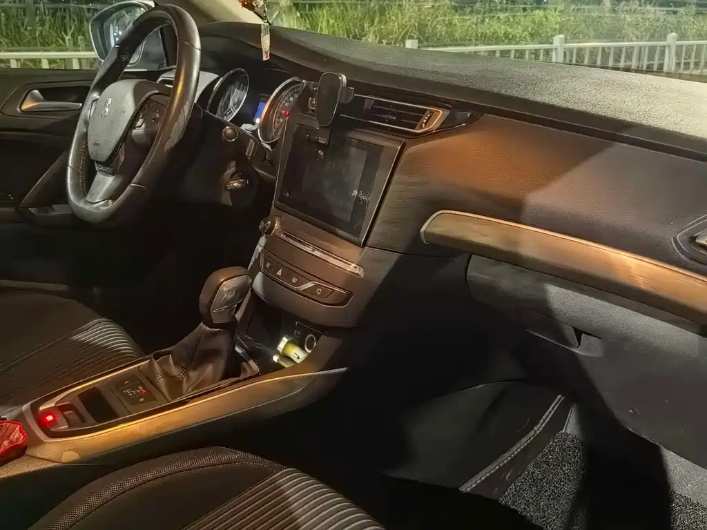 Peugeot 408 — миниатюра 7