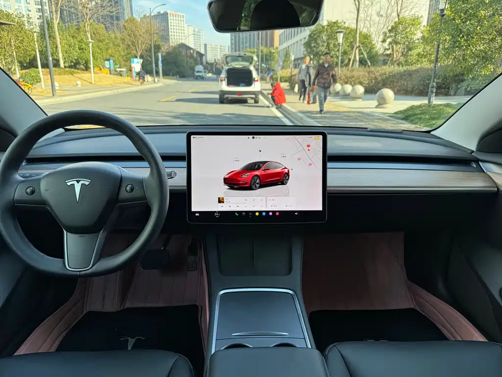 TESLA MODEL 3