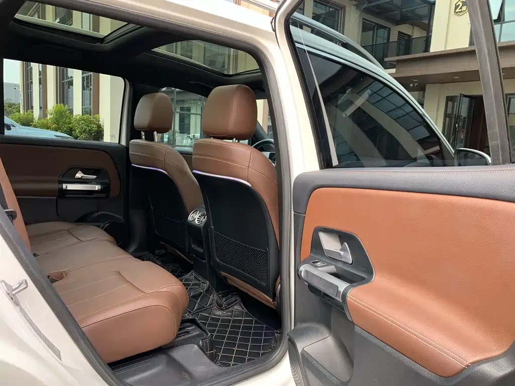 Mercedes-Benz GLB — миниатюра 18