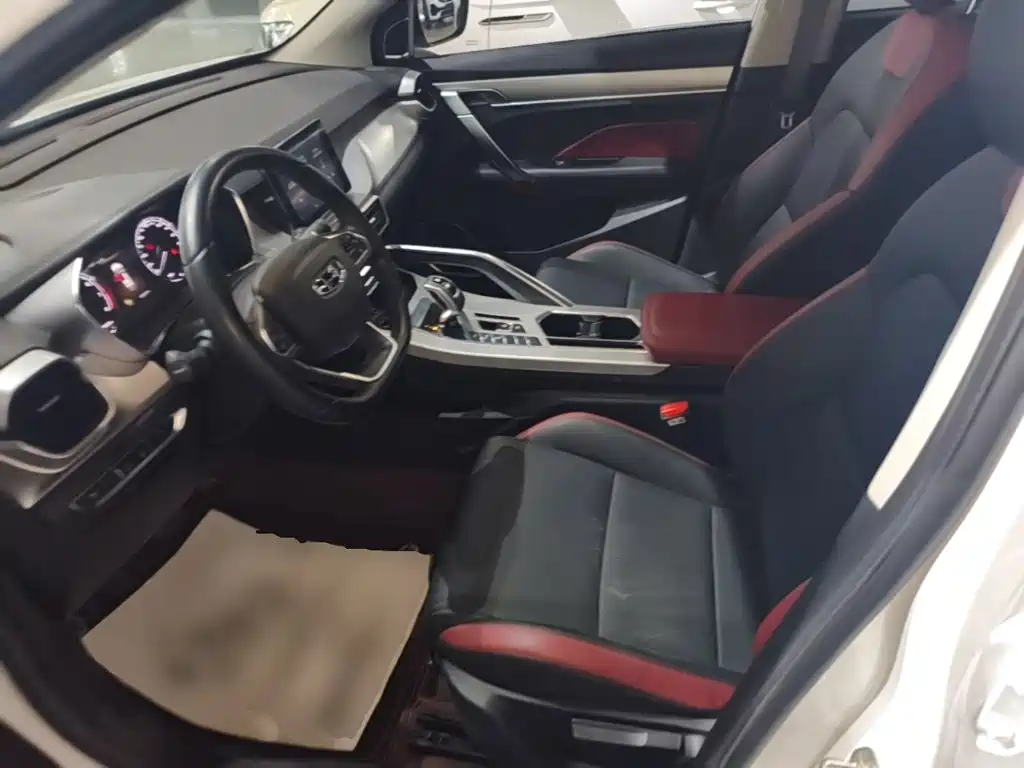 Geely Binyue — миниатюра 15