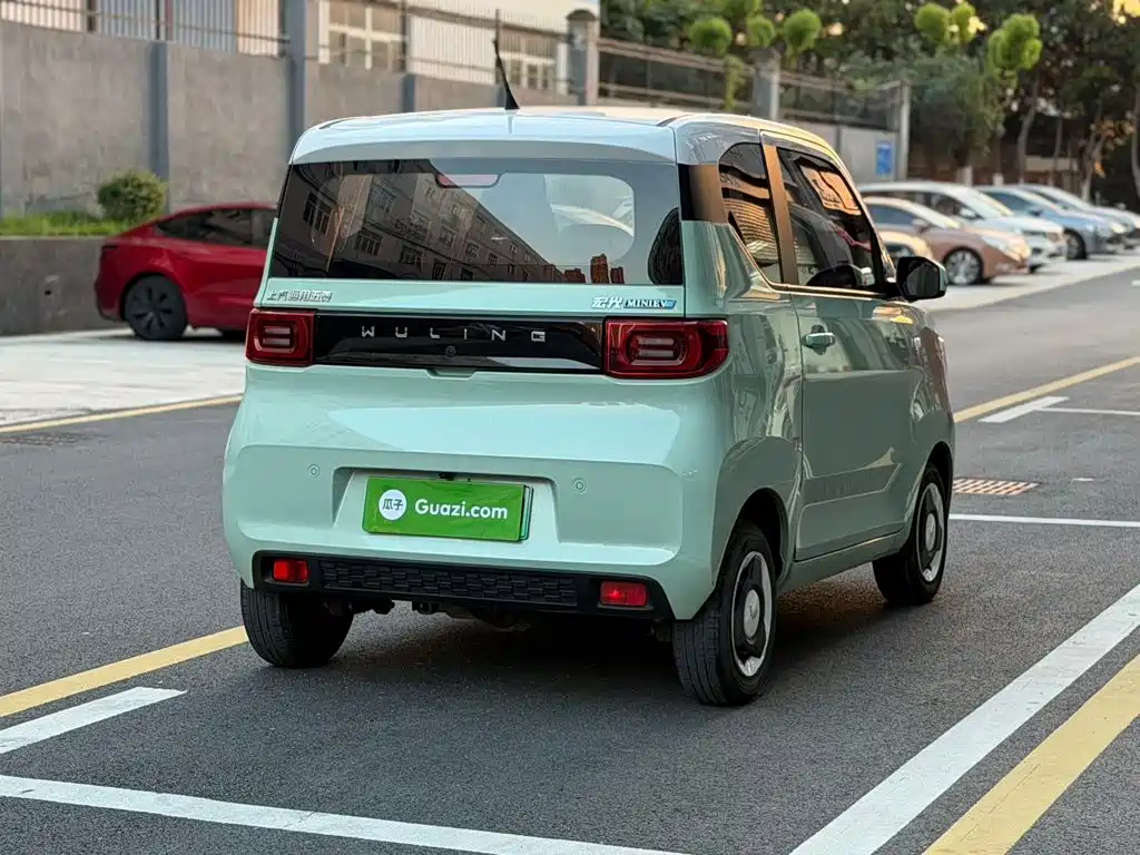 Wuling MINIEV — миниатюра 4