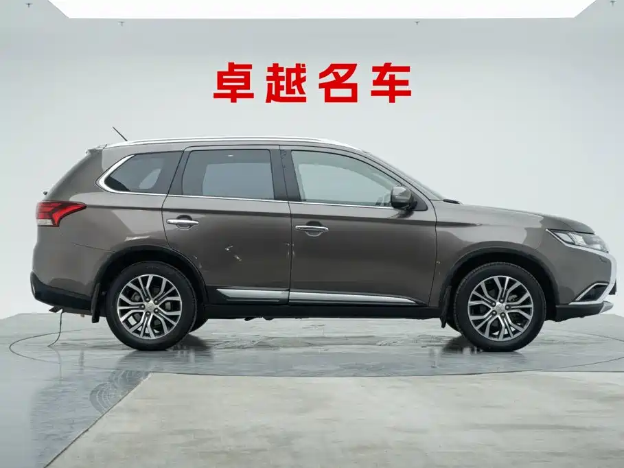 Mitsubishi Outlander — миниатюра 3
