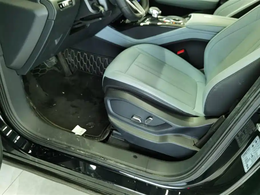 Hongqi HONGQI HS3 PHEV