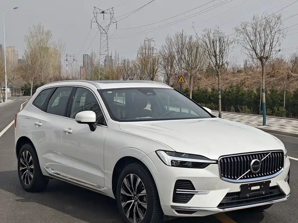 Volvo XC60 2025 B5 Luxury