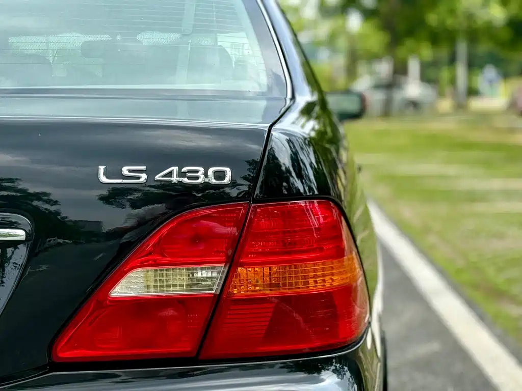 Lexus LS — миниатюра 9