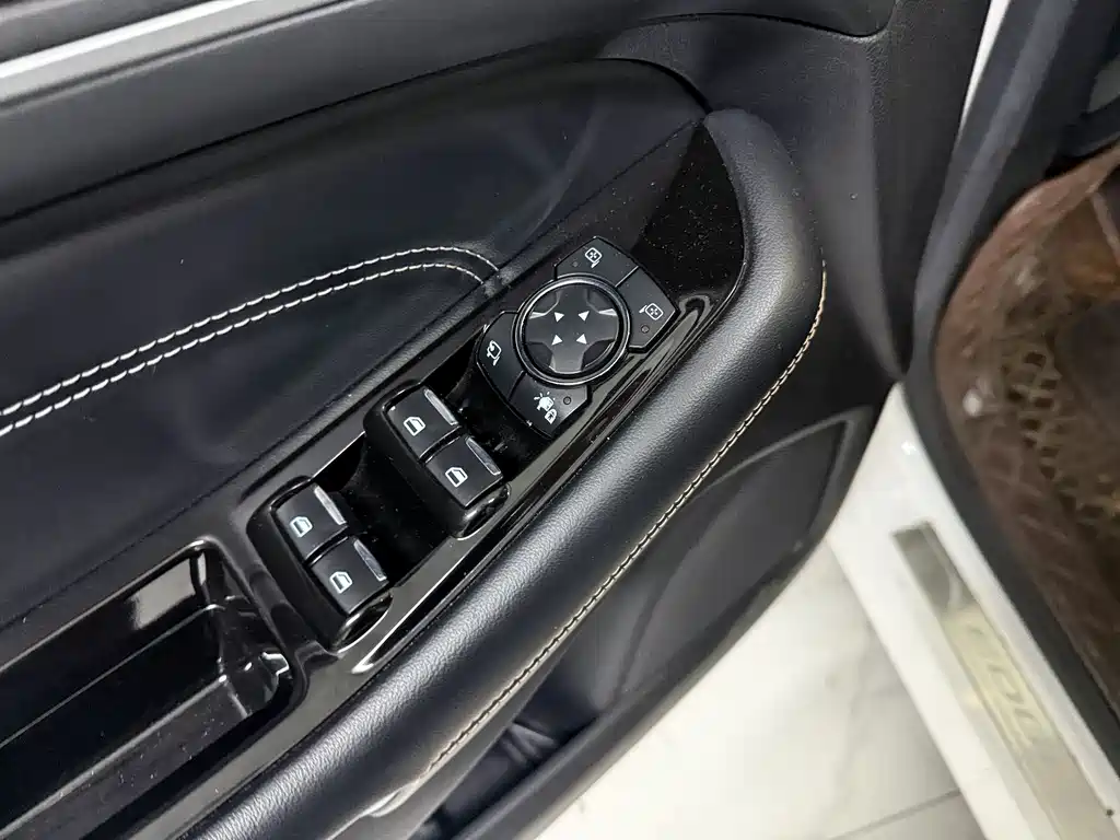 Ford Edge — миниатюра 9