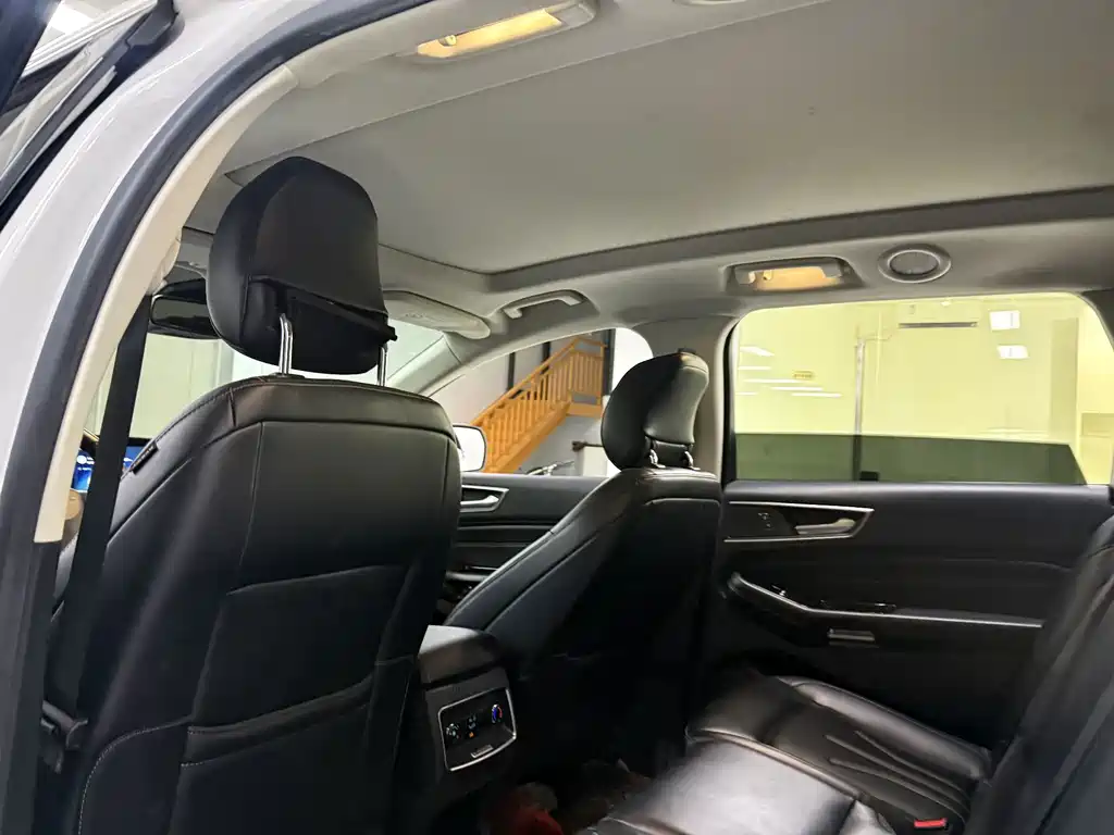 Ford Edge — миниатюра 15