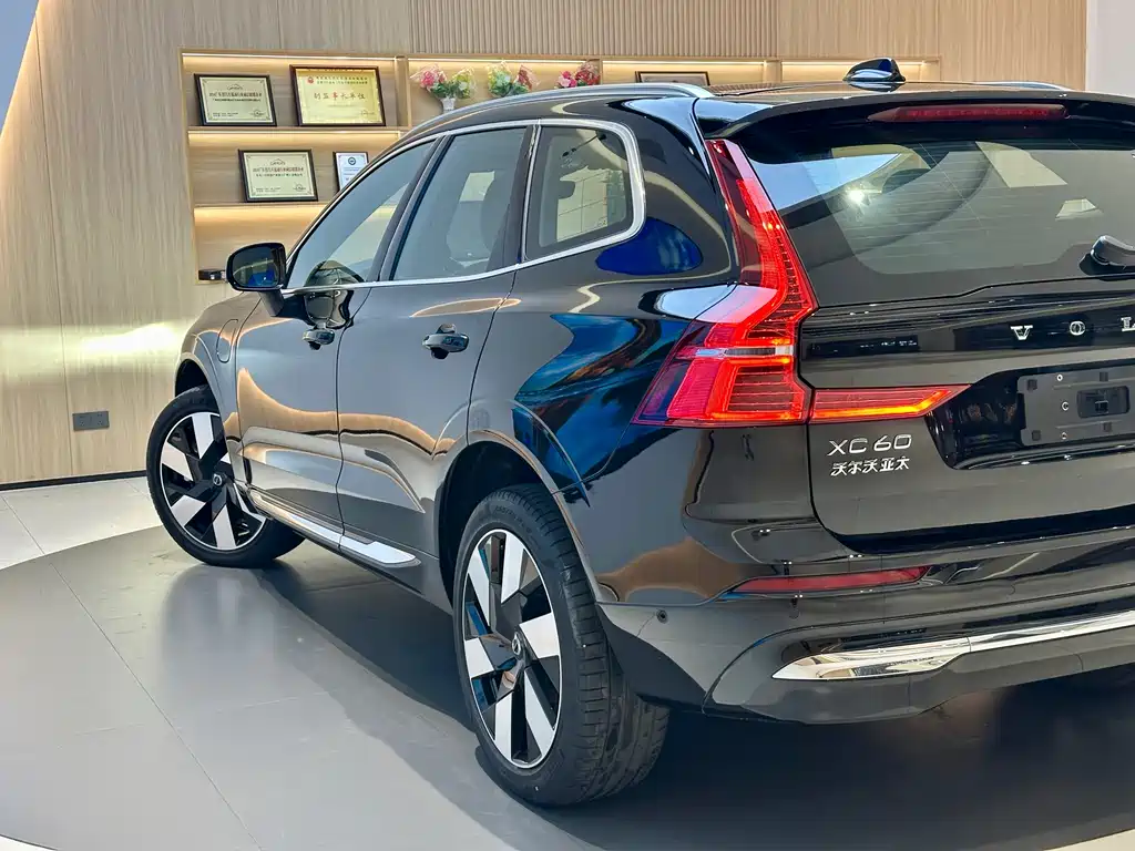 Volvo XC60 2025 Luxury